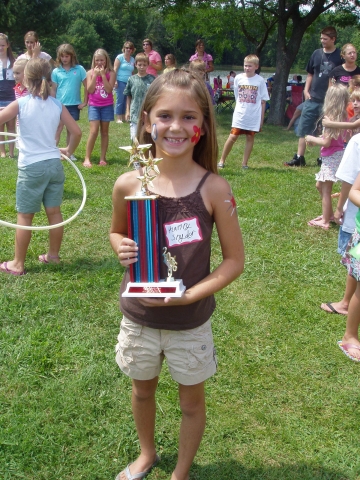 And the 1st place prize for the hula-hoop contest goes to.....Kamry Snyder (Kevin Snyders daughter).